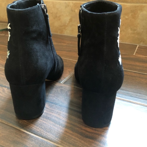 White House Black Market Suede Booties New! - Picture 3 of 5
